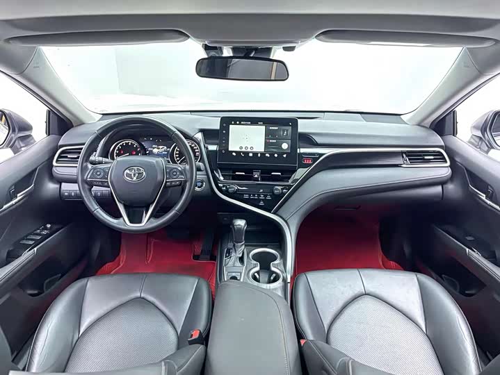 Фото 12 - Toyota Camry