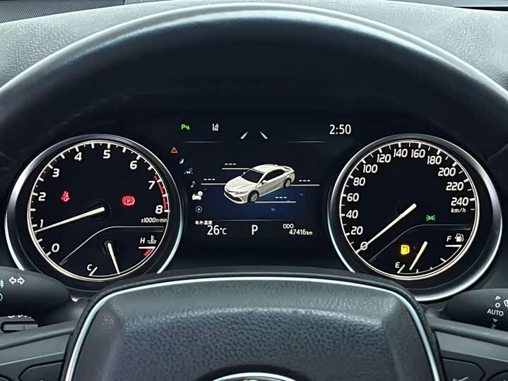 Фото 14 - Toyota Camry