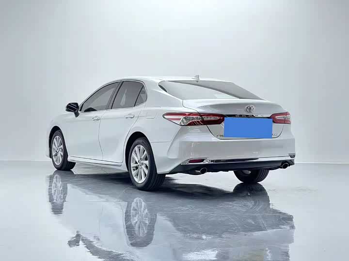 Фото 4 - Toyota Camry