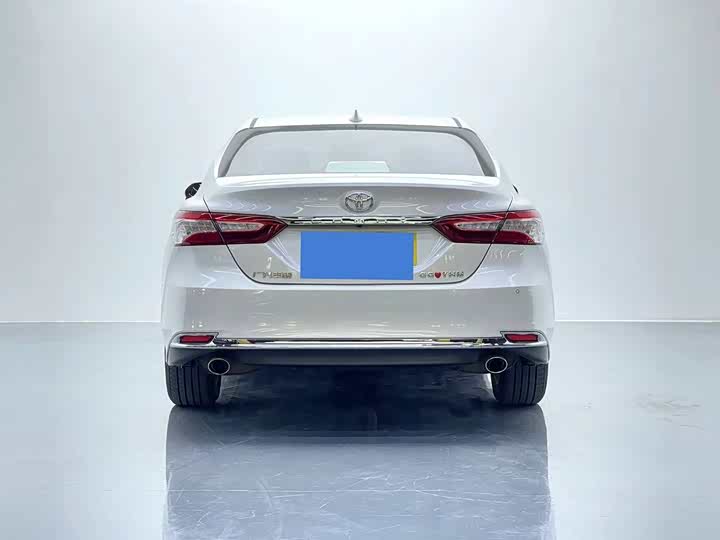 Фото 5 - Toyota Camry