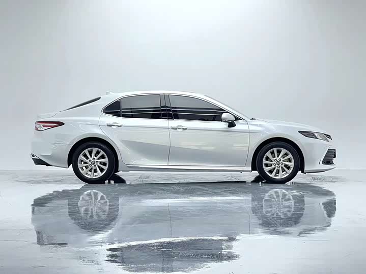 Фото 7 - Toyota Camry