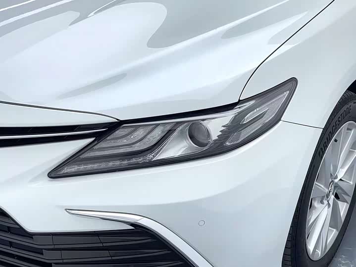 Фото 8 - Toyota Camry