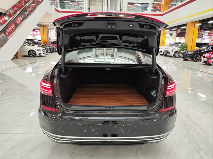 Фото 13 - Volkswagen Passat Hybrid