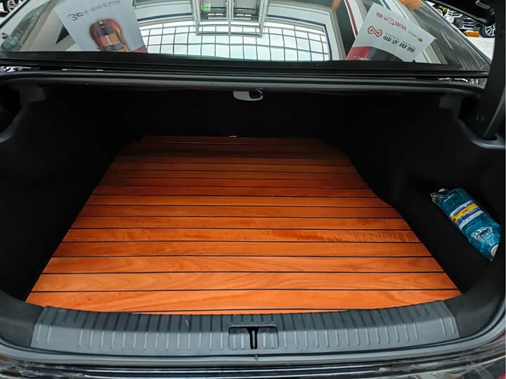 Фото 14 - Volkswagen Passat Hybrid