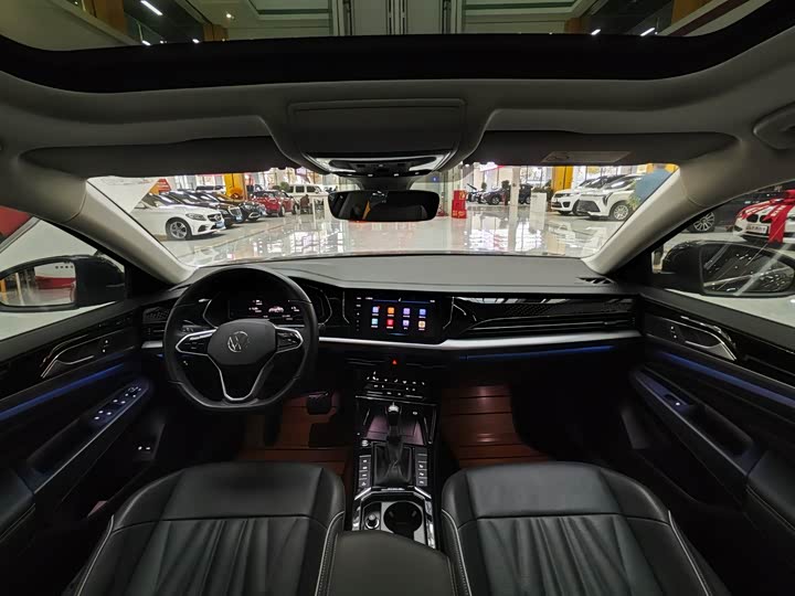 Фото 17 - Volkswagen Passat Hybrid