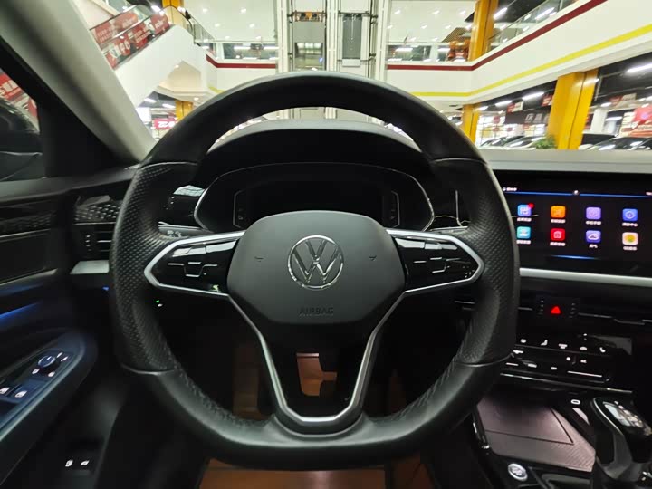 Фото 18 - Volkswagen Passat Hybrid