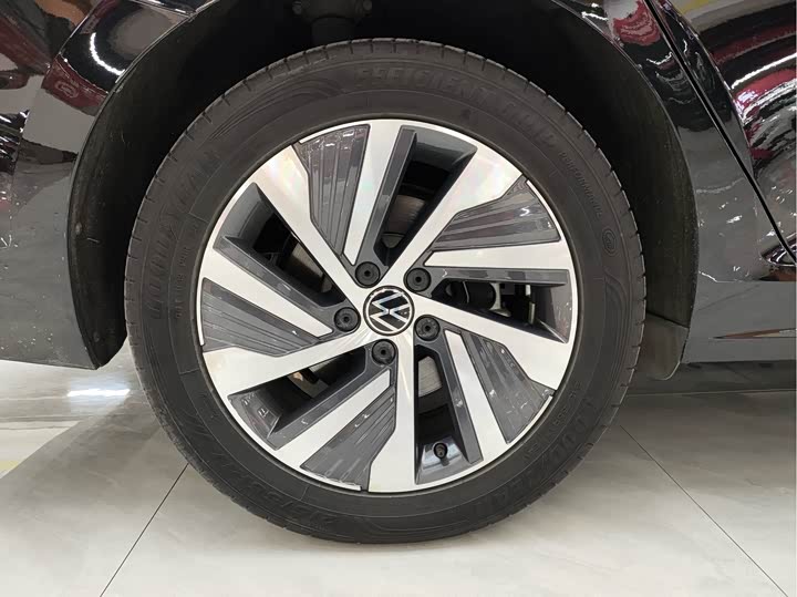 Фото 22 - Volkswagen Passat Hybrid