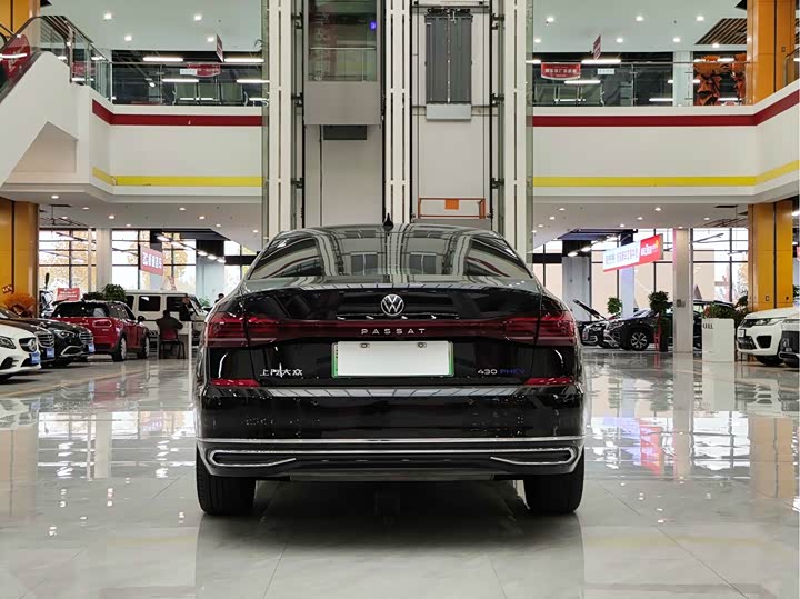 Фото 6 - Volkswagen Passat Hybrid