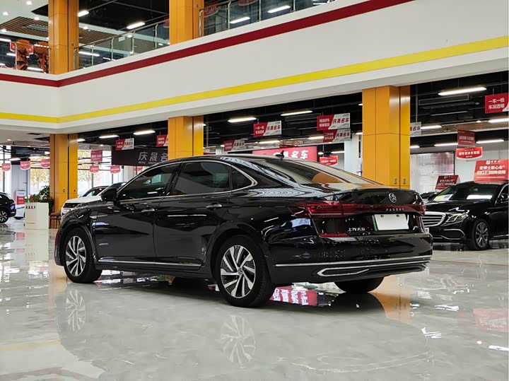 Фото 7 - Volkswagen Passat Hybrid