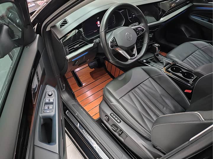 Фото 8 - Volkswagen Passat Hybrid