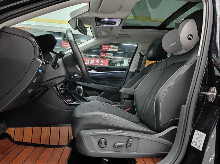 Фото 9 - Volkswagen Passat Hybrid