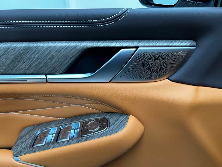 Фото 5 - Tank 500 Hybrid