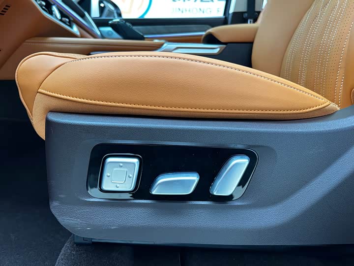 Фото 6 - Tank 500 Hybrid