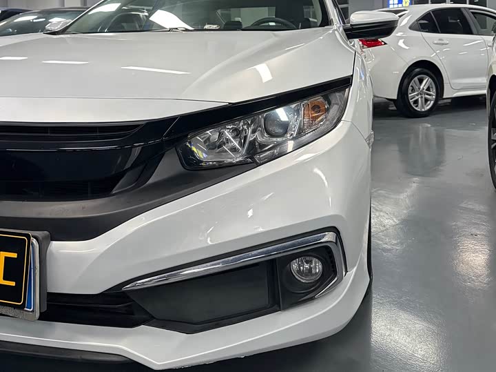 Фото 10 - Honda Civic