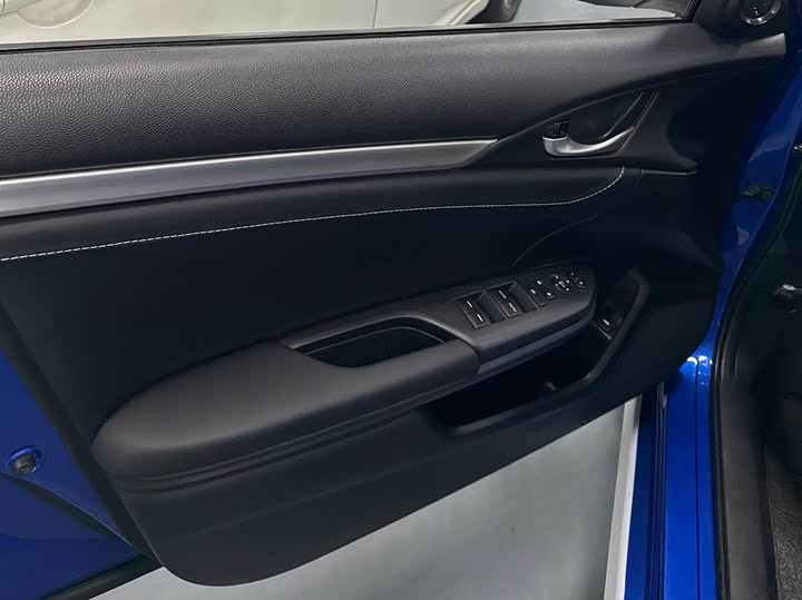 Фото 11 - Honda Civic