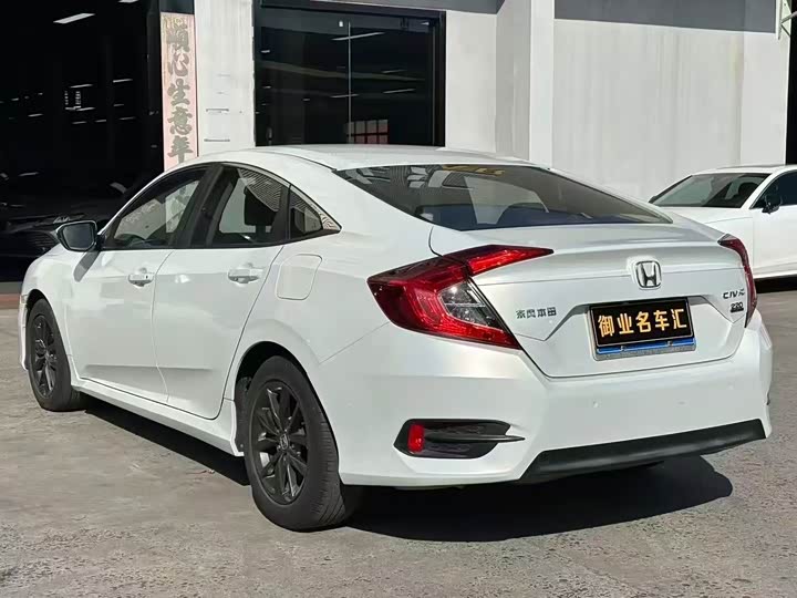 Фото 9 - Honda Civic