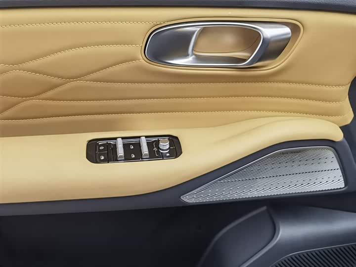 Фото 9 - Geely Galaxy Starship 7