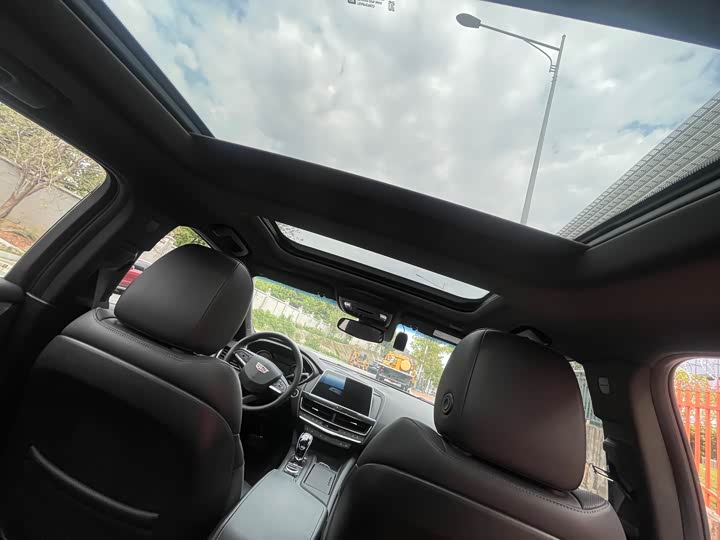 Фото 10 - Cadillac CT5