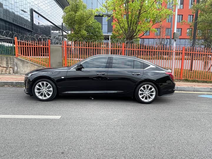 Фото 11 - Cadillac CT5