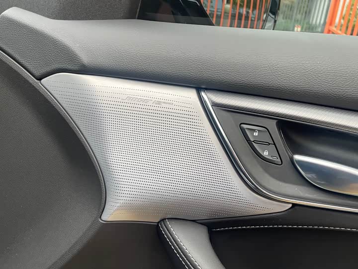 Фото 6 - Cadillac CT5