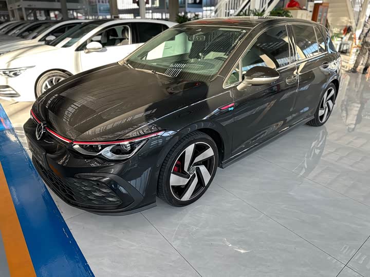 Фото 1 - Volkswagen Golf GTI