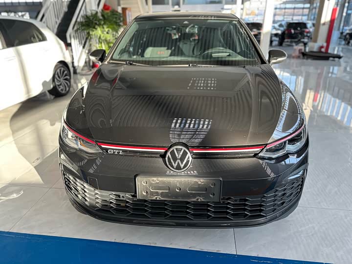 Фото 2 - Volkswagen Golf GTI