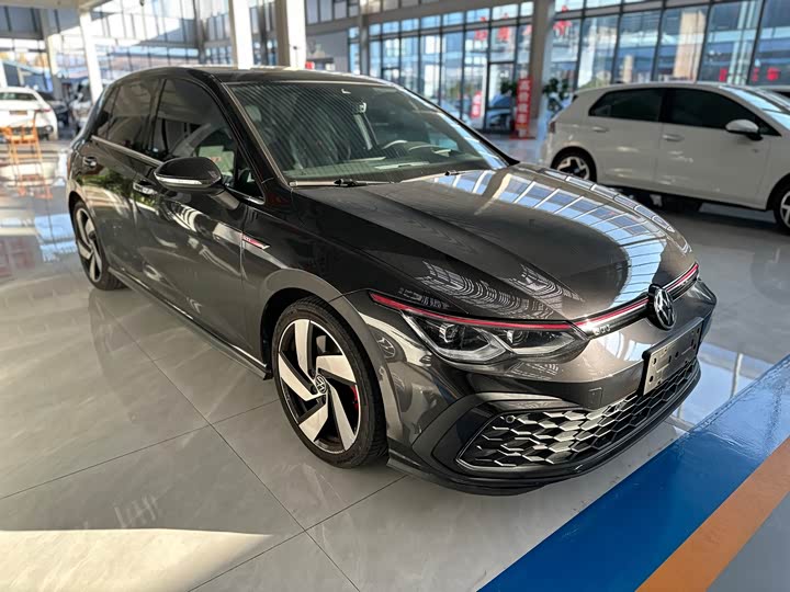 Фото 3 - Volkswagen Golf GTI