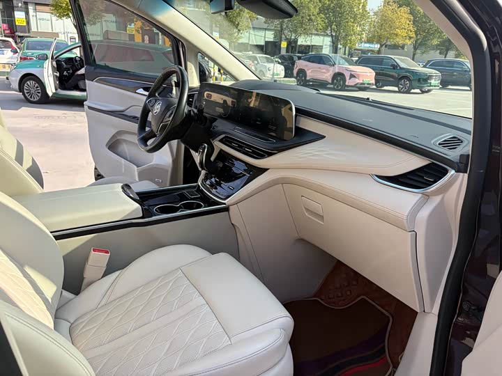 Фото 10 - Buick GL8 ES