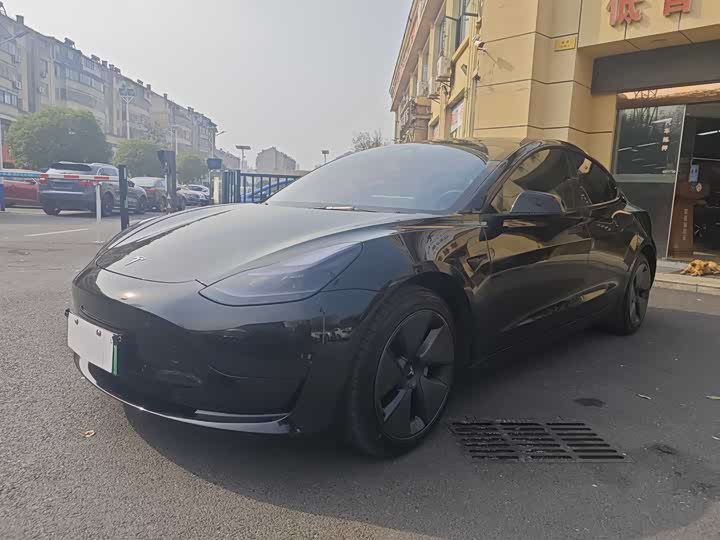 Фото 1 - Tesla Model 3
