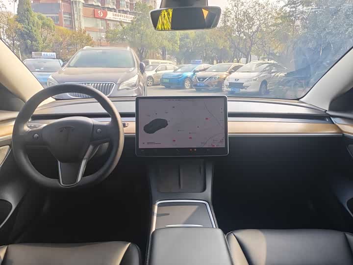 Фото 10 - Tesla Model 3