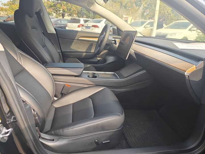 Фото 11 - Tesla Model 3