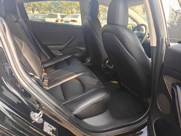 Фото 13 - Tesla Model 3