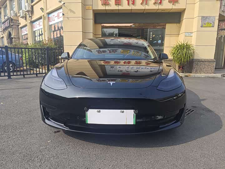 Фото 2 - Tesla Model 3