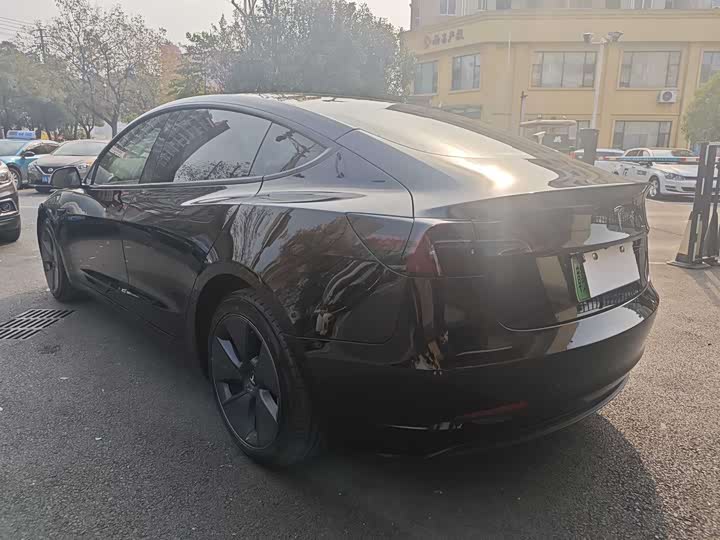 Фото 4 - Tesla Model 3