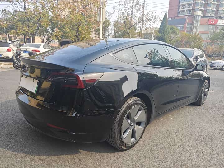 Фото 6 - Tesla Model 3