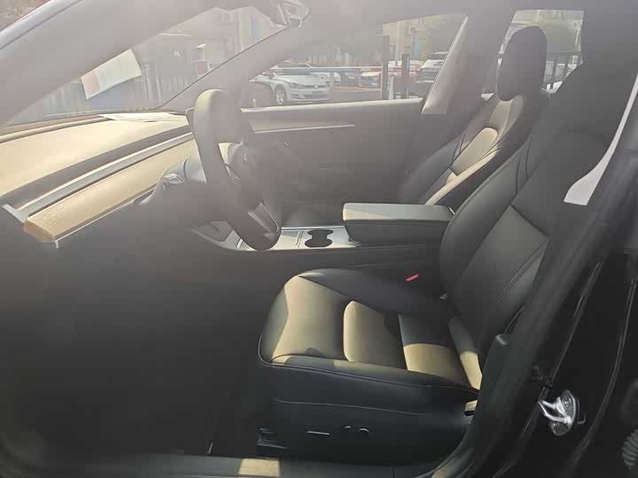 Фото 8 - Tesla Model 3