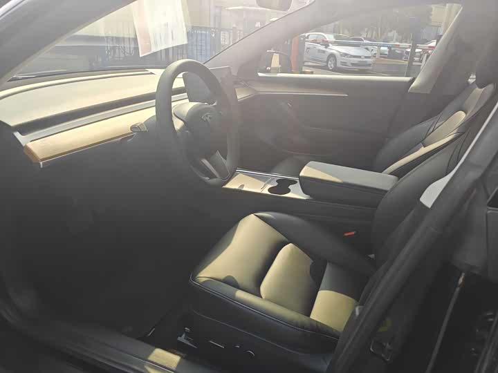 Фото 9 - Tesla Model 3