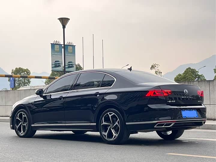 Фото 11 - Volkswagen Magotan