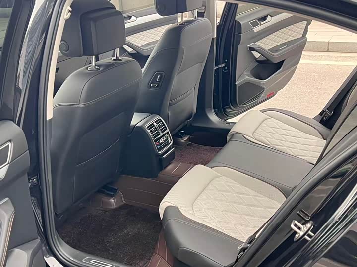 Фото 8 - Volkswagen Magotan