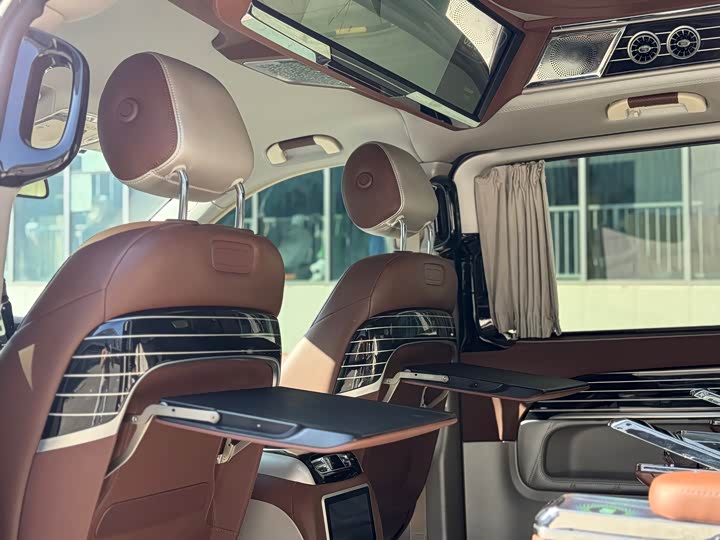 Фото 10 - Mercedes-Benz V-Class