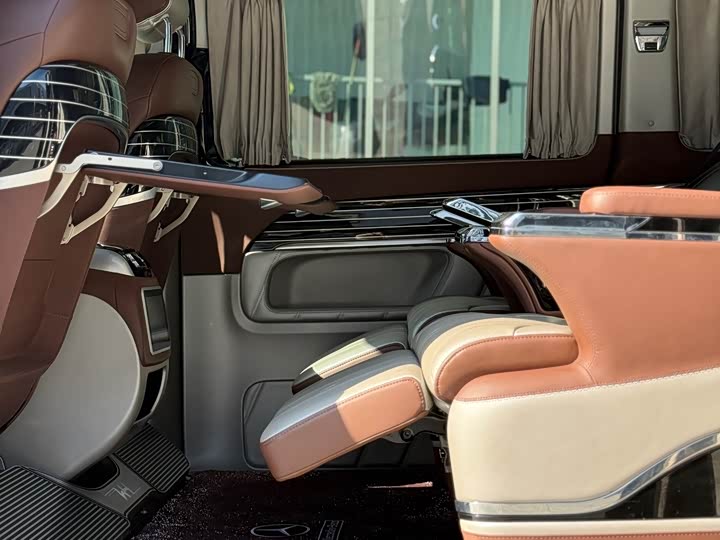 Фото 11 - Mercedes-Benz V-Class