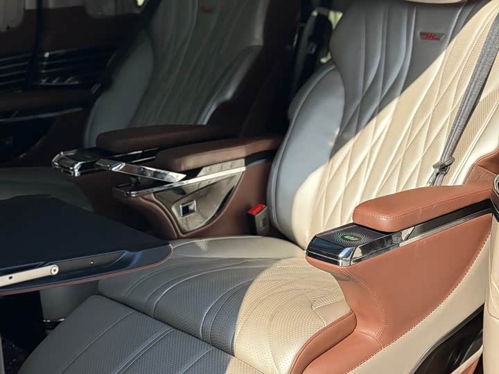 Фото 12 - Mercedes-Benz V-Class