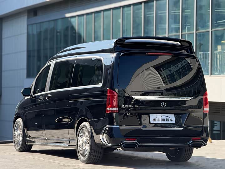 Фото 19 - Mercedes-Benz V-Class