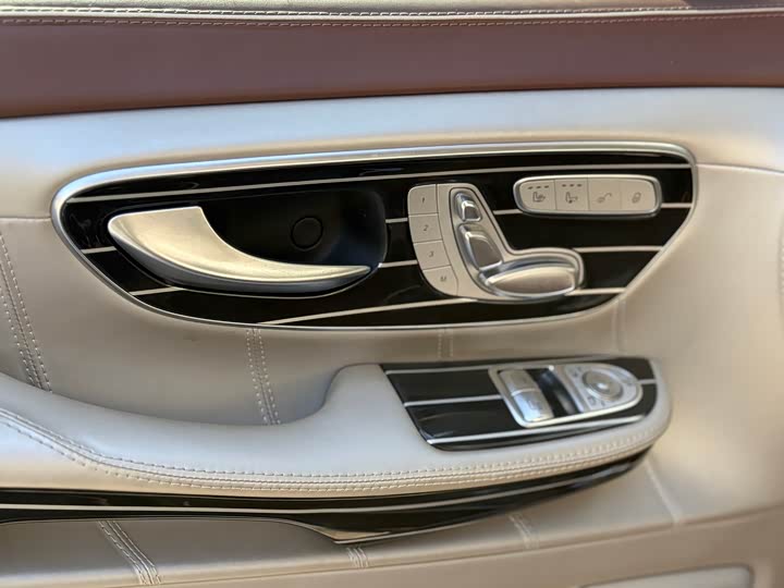 Фото 5 - Mercedes-Benz V-Class