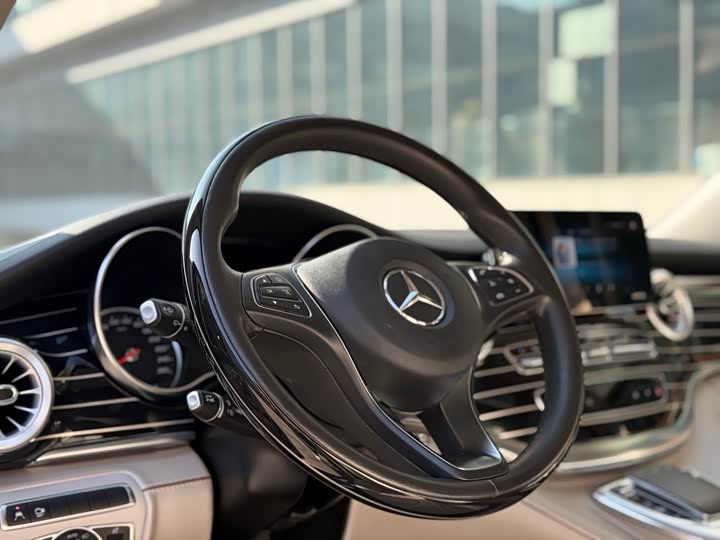 Фото 6 - Mercedes-Benz V-Class