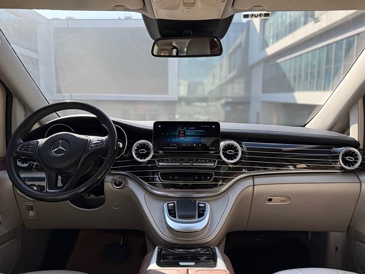 Фото 9 - Mercedes-Benz V-Class