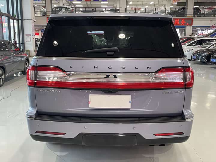 Фото 11 - Lincoln Navigator