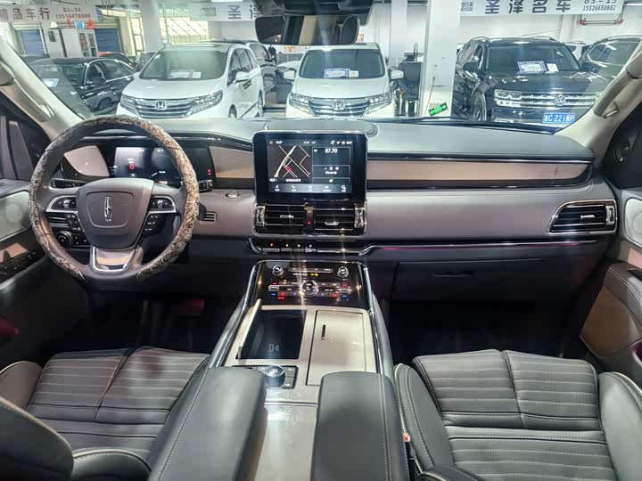 Фото 5 - Lincoln Navigator