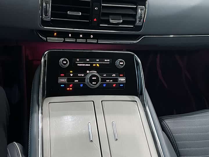 Фото 7 - Lincoln Navigator