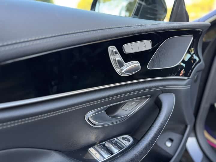 Фото 9 - Mercedes-Benz AMG GT